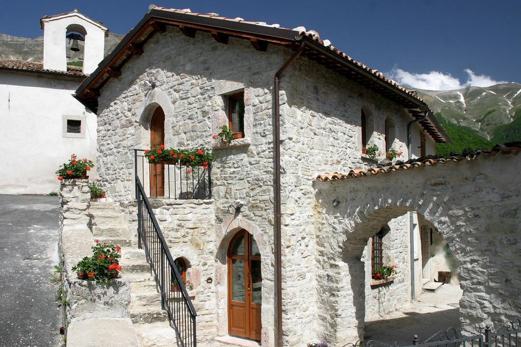 B&B Cascina Dell'Orso Castelsantangelo sul Nera Eksteriør billede